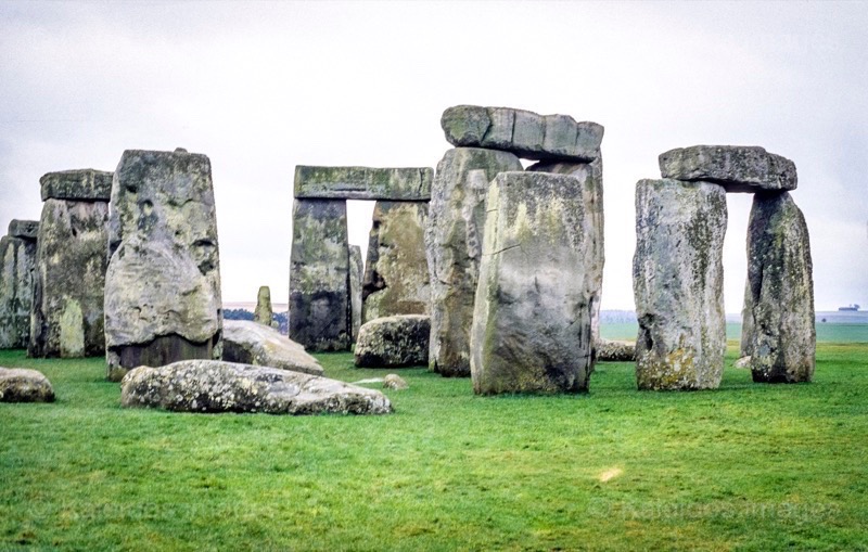 Stonehenge, megalith, prehistoric monument, Wiltshire, Salisbury, UNESCO, world heritage, neolithic, bronze age, stone circle, trilithons, sarsen stones, bluestones, solstice, astronomy, observatory, temple, rituals, archaeology, England, druids, ancient civilization, Tarek Charara, Kaleidos, Kaleidos images, La parole à l'image, heritage photography, visual documentation, archaeological photography, documentary imagery, cultural photography